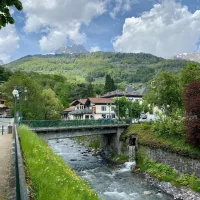 Quelle jolie vue sur les Quatre Têtes (encore enneigées), la ville de Sallanches, et la sallanche, la rivière qui traverse la ville 🥰

📷 mumu_devoreuse_de_livres 

#sallanches #sallanchestourisme #savoiemontblanc #montblanc #destinationmontblanc #montagne #hautesavoie #hautesavoietourisme #sallanchesmontblanc